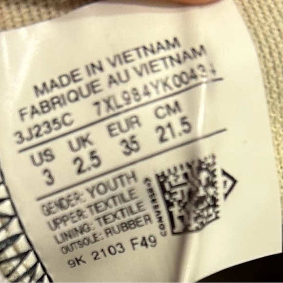 Converse All Star Shoes. Cons. Youth size 3. Condition Issue* - Picture 10 of 13